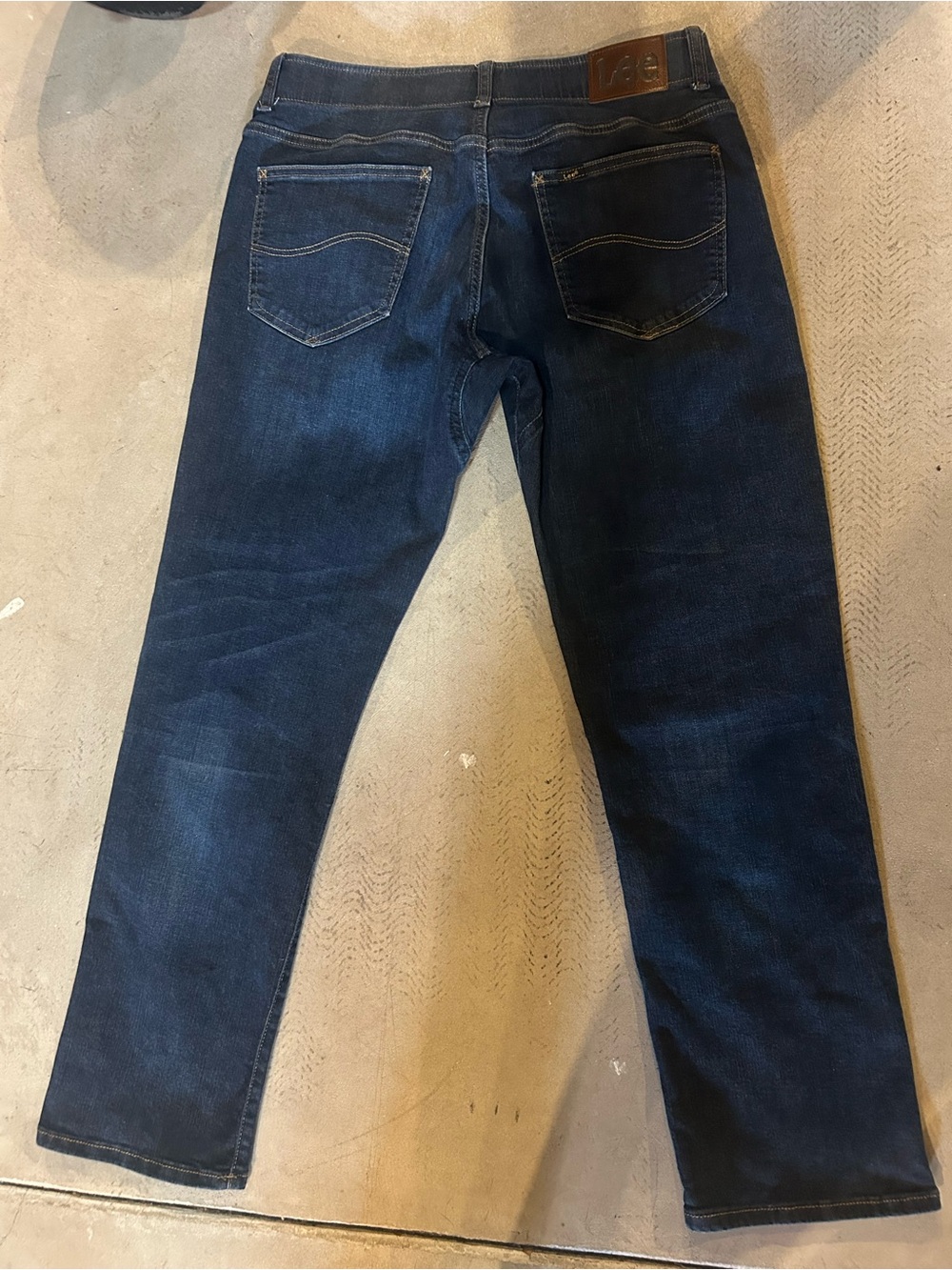 BOGO Lee Extreme Motion Athletic Taper Jeans 33x30 - Picture 2 of 8